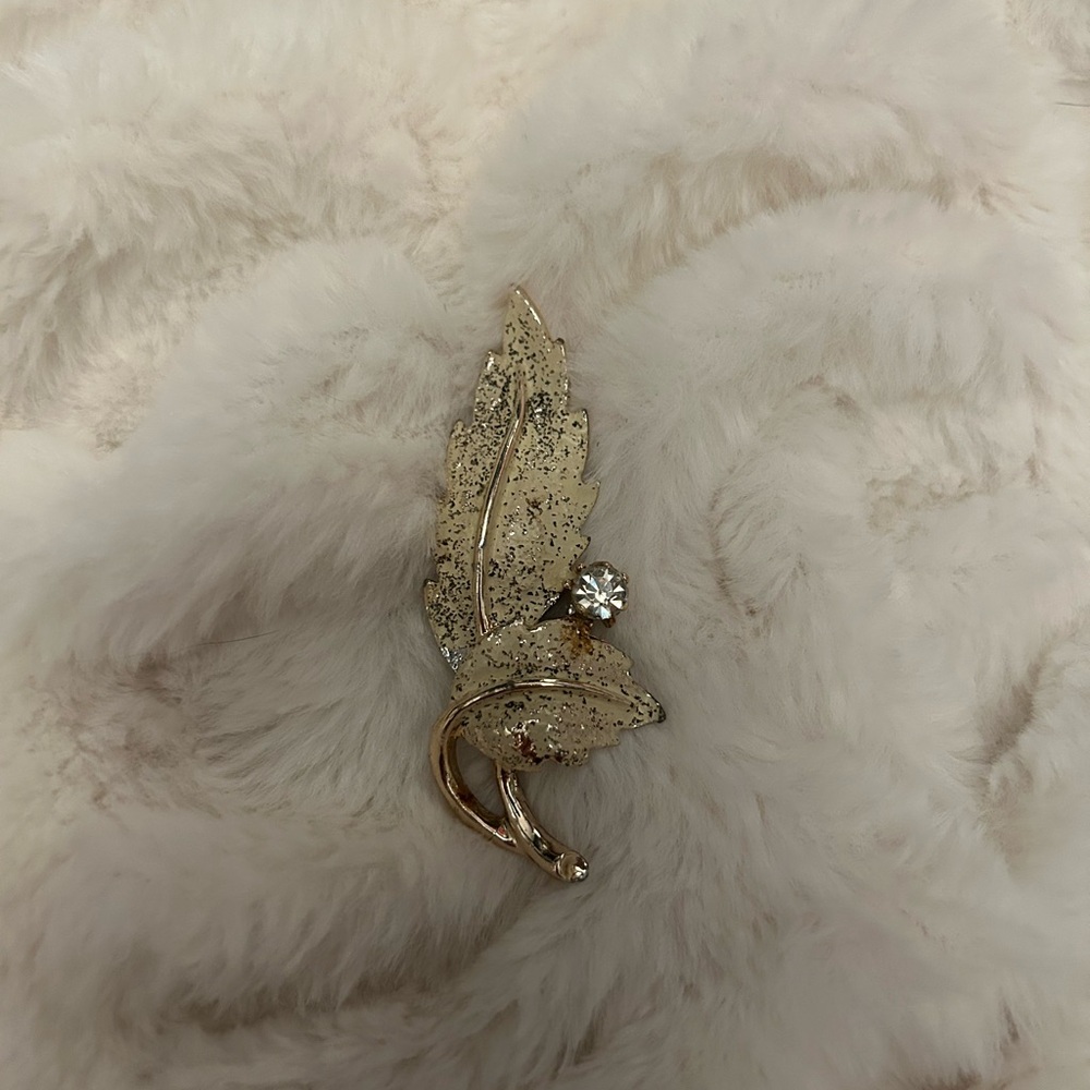 Elegant Gold Leaf Brooch with Crystal Accent